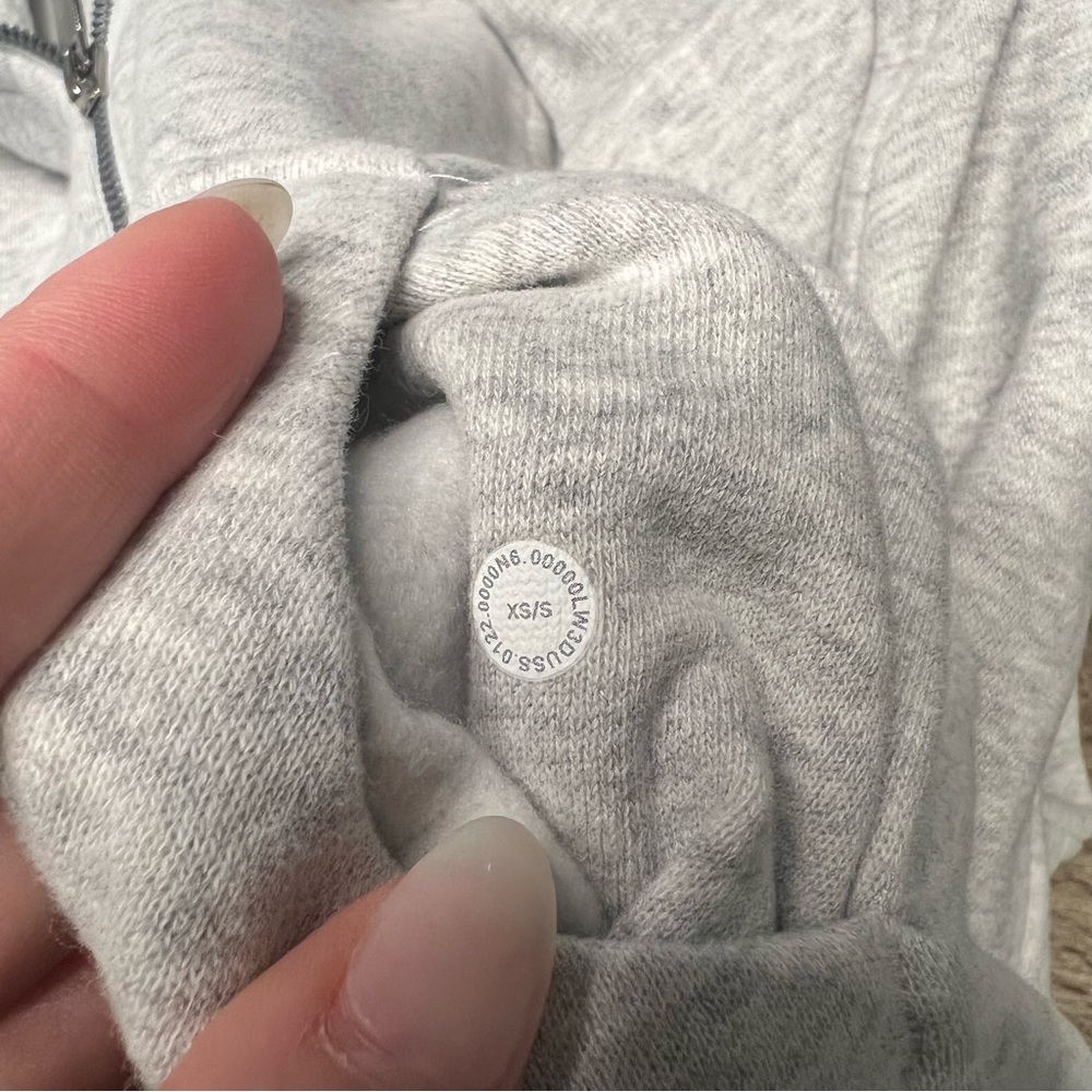 Lululemon Scuba Oversized 1/2 Zip Hoodie
Heathered Core Ultra Light Grey XS/S - Picture 8 of 8